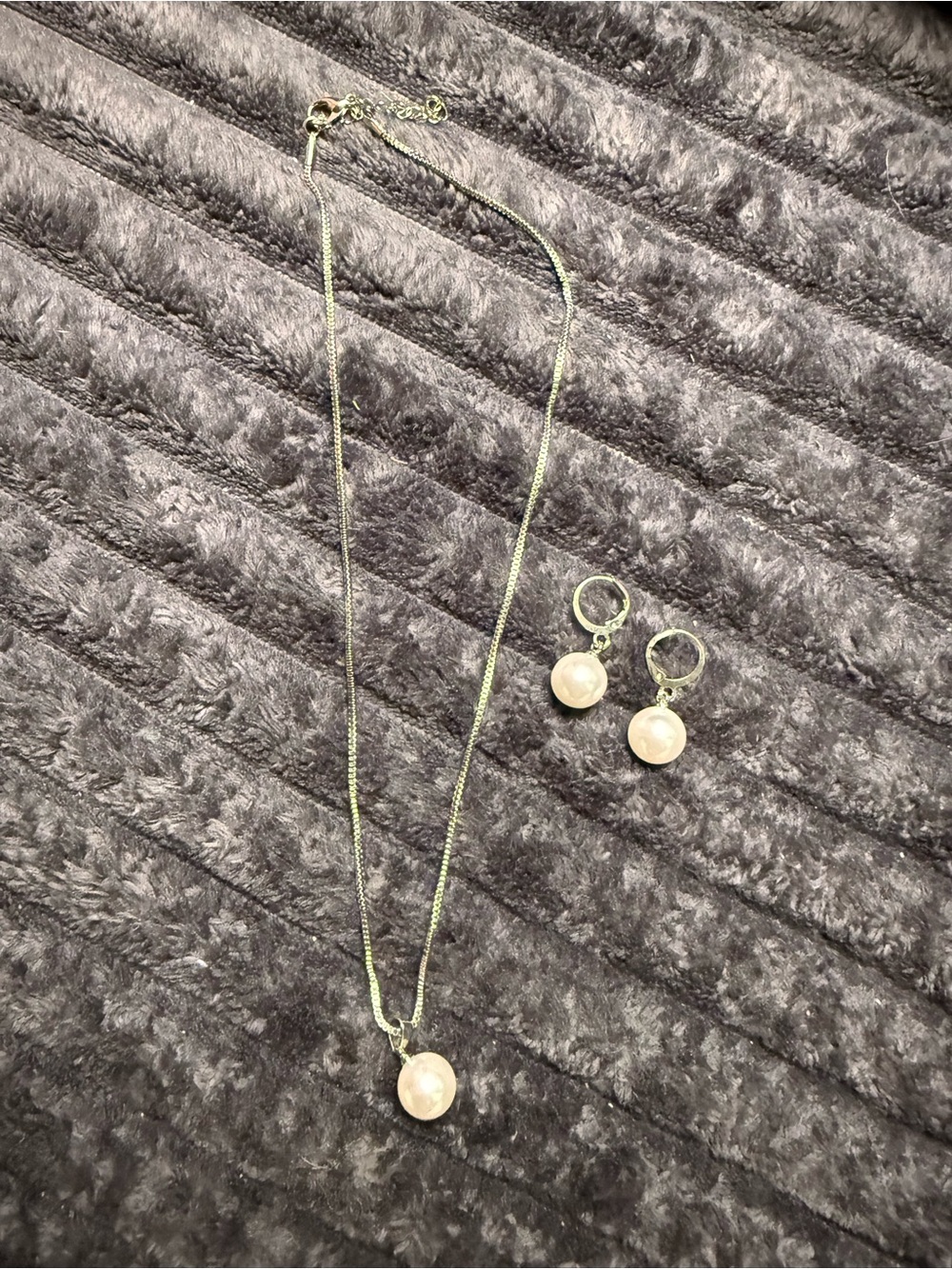 Elegant Gold Pearl Pendant Necklace and Earrings Set